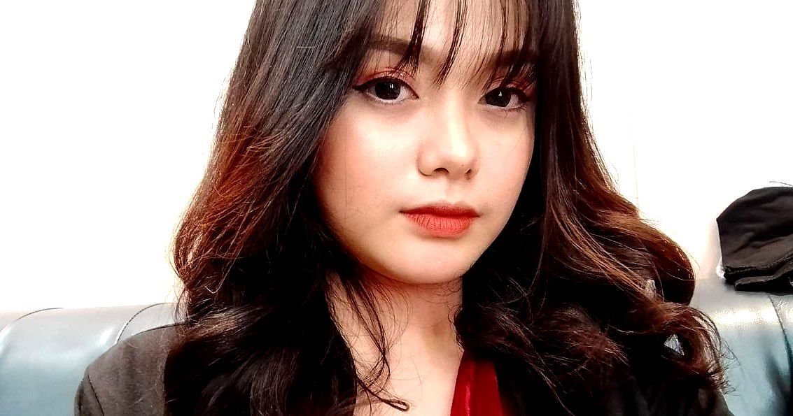 Ba em học sinh nữ dâm đãng và cậu thanh niên may mắn