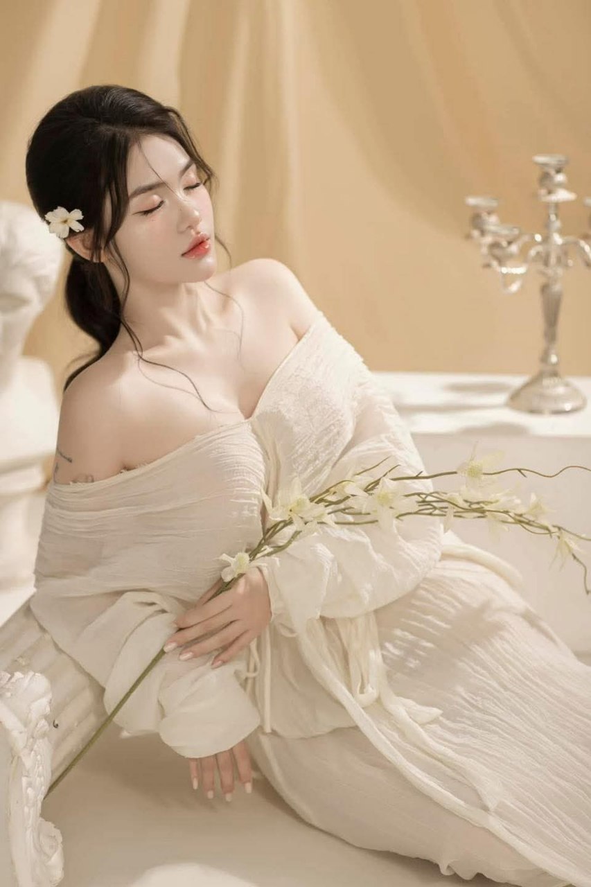 Gã chồng già phát hiện vợ yêu địt nhau và quyết định để cả 2 đụ trước mặt mình